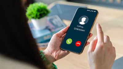 govt makes displaying caller name mandatory from november 1
