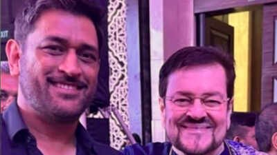 ms dhoni meets nitin mukesh and his family veteran singer says he is thala for a reason as cricketer sings main pal do pal ka shayar hoon