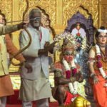 pm modi takes part in dussehra festival in delhi